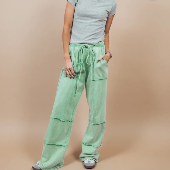 27 Mineral washed french terry fabric - Picture 2 of 4